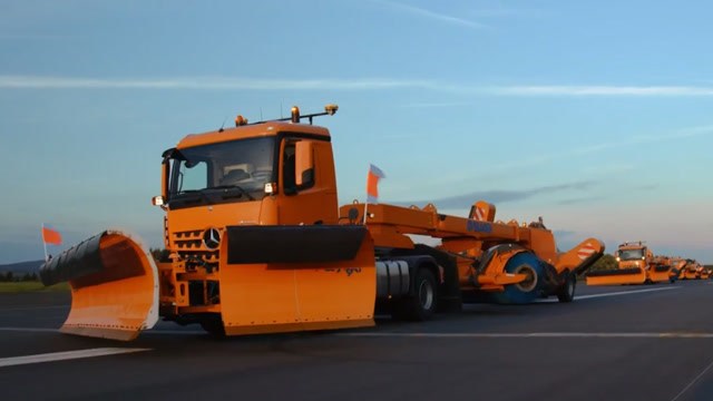 看看德国技术奔驰工程车全程高能