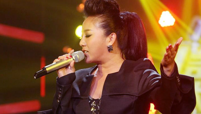 没有阿宝陪伴,张冬玲依然把夫妻曲《花开的时候来看我》唱到极致