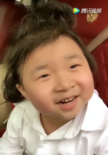 李欣蕊保证是个孝顺的孩子奥:跟爸爸说长大了带爸爸去玩