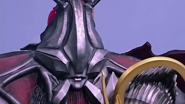 怪兽变身奥特曼失败,只有半张奥特曼的脸,其余部分仍旧是怪兽!