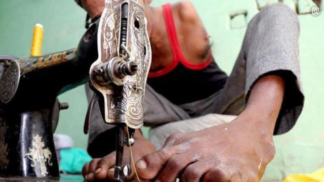 印度男子天生没有双臂,处处受排挤,一年后却用这个技能名震四方