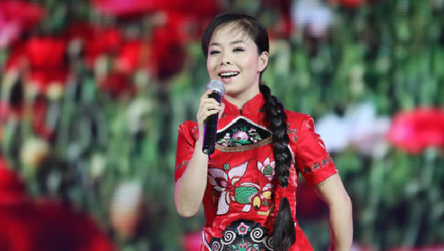 王二妮唱的《东方红》我听完就迷上了她的嗓音!