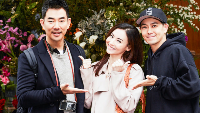 38岁张柏芝和52岁任贤齐新加坡露面,两个人亲密合拍,毫无违和感