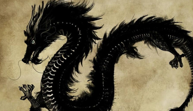 农村小伙在自家院子造出黑色巨龙,用6000个轮胎,历时700天