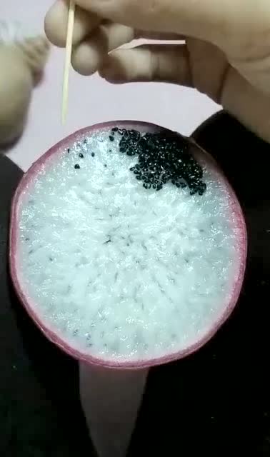 第一次见,吃火龙果去籽的,你这得挑到猴年马月了吧!
