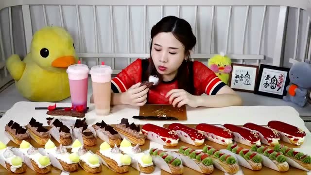 大胃王密子君:吃货美女狂吃甜点闪电泡芙,甜腻到伤心落泪怀疑人生