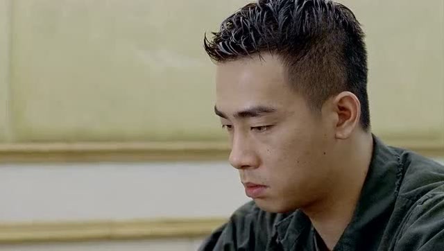 赌神3之少年赌神-龙五-陈小春从越南刚才香港为了吃饭一打十个