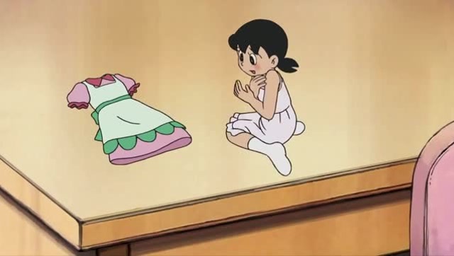 为了穿上可爱的裙子大雄把静香的身体缩小了