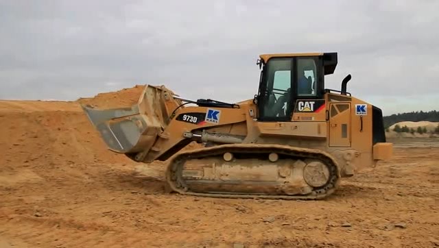 卡特973d履带式装载机,也只有近距离装车有优势