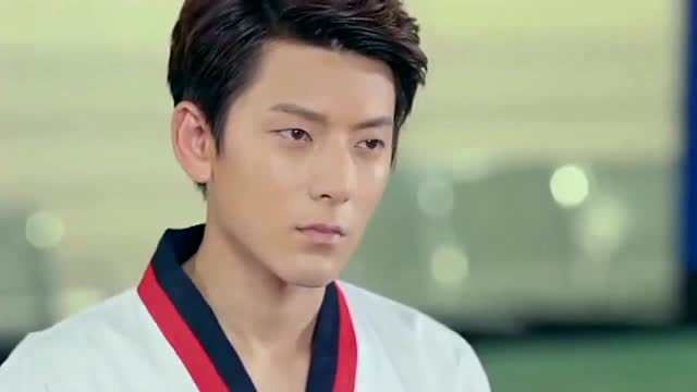 若白竟然接受了廷皓的挑战,百草担心坏了,手心在出汗哦