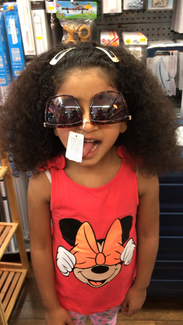 外国小朋友也很会搞怪哦