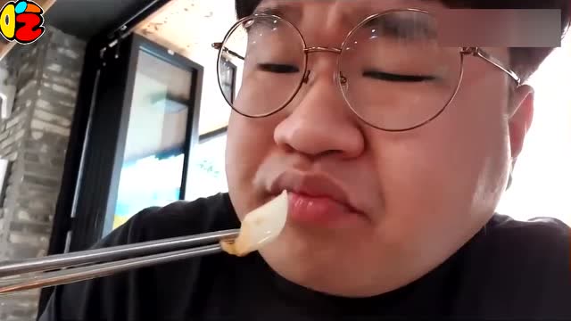 重口味的来了,猛塞猪大肠,吃的满嘴流荤油!韩国大胃王胖子威!
