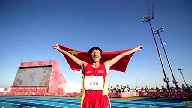 2米22夺冠!青奥会男子跳高 中国选手陈龙破赛会纪录夺金