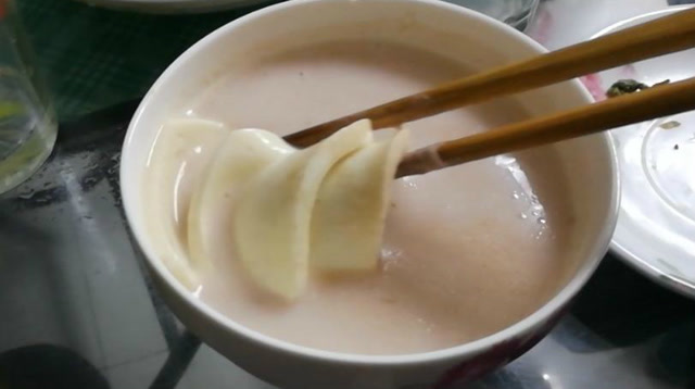 舌尖上的奶豆腐,来内蒙古第一次吃,这味道表示吃不惯!