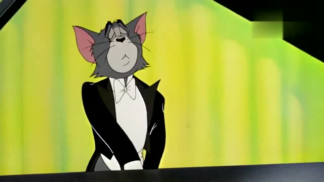 优雅端庄的汤姆,一脸高傲的弹琴,好像知道他怎么踩踏板