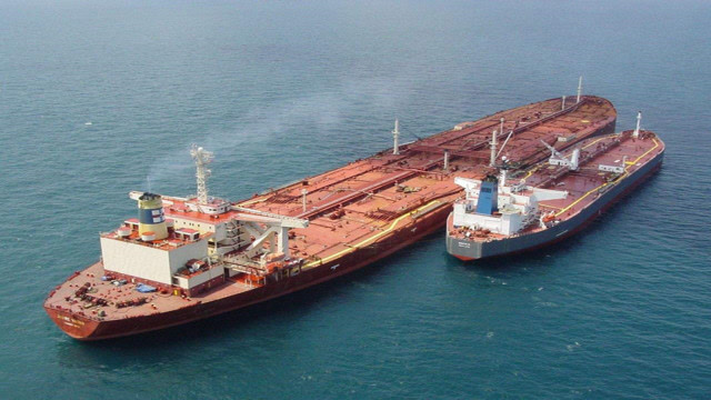 这个海上巨人号可是有根据的,被称为世界最大的船只,排水量惊人!