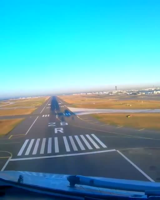 难得一见的拍摄:飞行员角度实拍飞机最后进近着陆,跑道一清二楚
