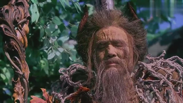 古藤老人正想猜雪见想的什么,在算一算后,算出雪见来历非同一般