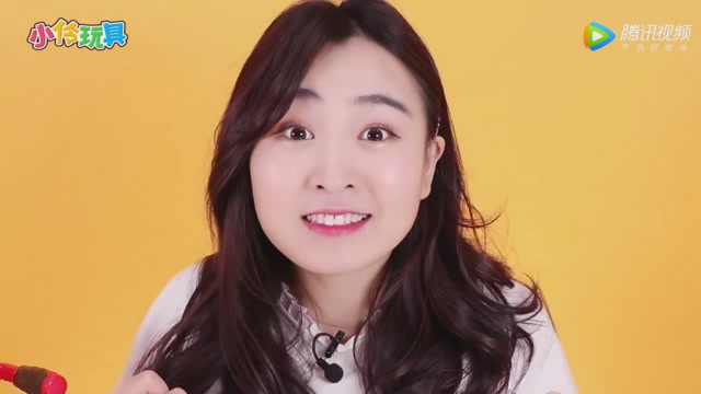 《小伶玩具》悦儿为朵朵做草莓汁,大家快来学