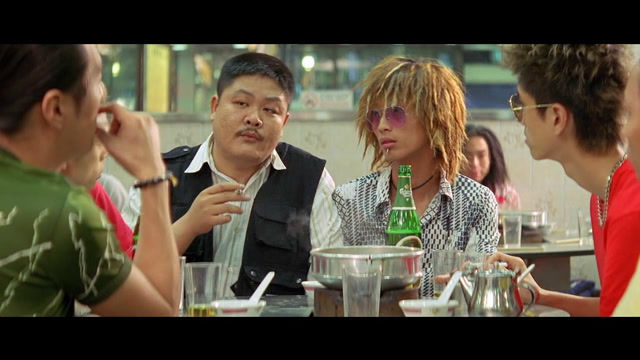 在香港不管是黑社会,还是反黑组警察,好像都对火锅啤酒情有独钟