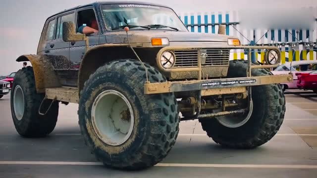 更换了大脚轮胎的拉达尼瓦越野车