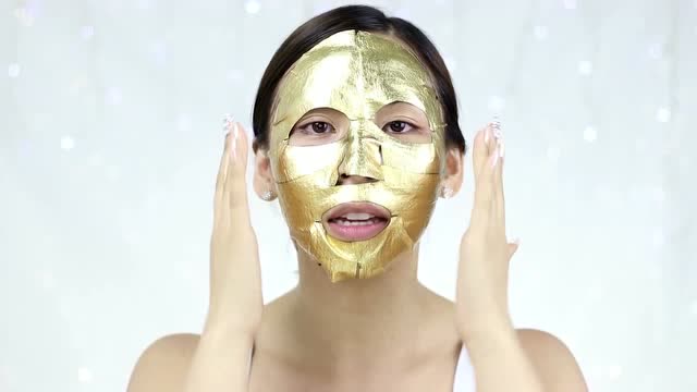 有钱的博主都是敷黄金面膜,炫富炫的让人挑不出毛病