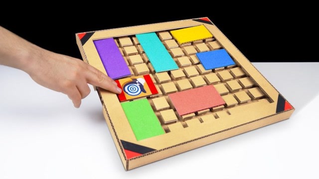益智玩具diy:纸板制作简易华容道棋盘,过关需要不断尝试