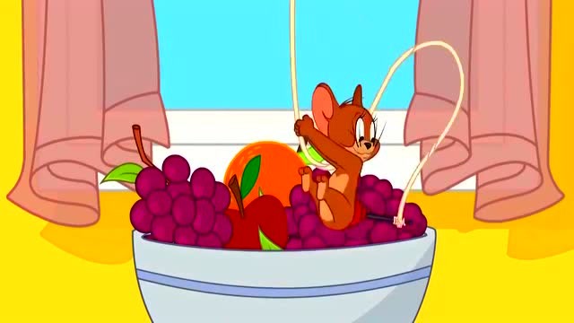 猫和老鼠,小老鼠你拿那么多葡萄你吃得完吗,再吃就成小胖子了!