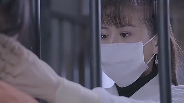 日本特务混进女监狱,不料被医生带去打针,这下子精彩了