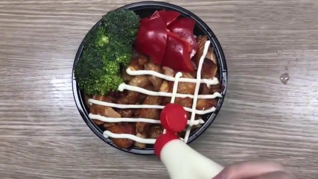 美女小野办公室做肉夹馍和烤肉盖饭,同事一连吃了好几个,太馋人了