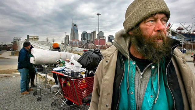 生活在美国底层的人有多穷?食物靠人救济,钱恨不得能拆开花!