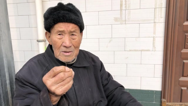 陕西蓝田农村百岁老人:眼不花还能穿针引线,最后一句话说的太好了