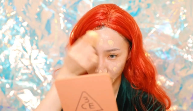 妹子仿妆《海王》湄拉妆容,一头红发配上这妆容,网友:绝了!