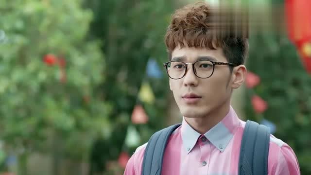 微微狠怼曹光,请你以后离我远点,跟你这种人我一分钟都待不下去