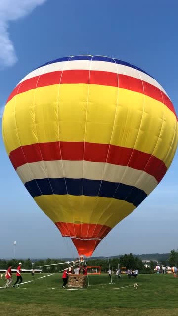 你见过飞起来的氢气球很美,但是你知道它降落有多狼狈吗 @经纪人小微