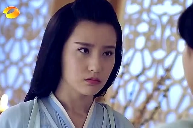 轻水看见孟玄朗送给花千骨的玉佩,这样子给轻水解释着