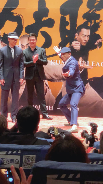 摆一个武侠pose看看是哪位大师一旁安志杰赵文卓看的好乐