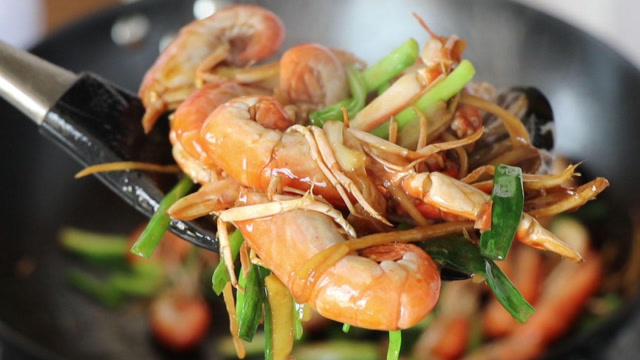 狗虾正当季,海边人教你如何简单的做出营养又美味的狗虾