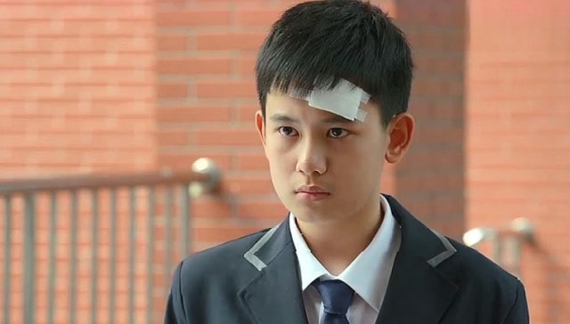 小别离:张小宇:你才比我大几岁,敢说你是我妈?你这是占我便宜!