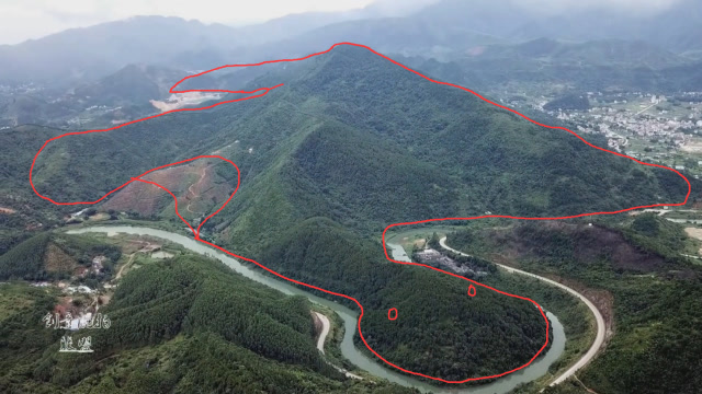 无人机拍到1处神奇山脉,地形就像1只巨龟,看上去应该是个风水宝地