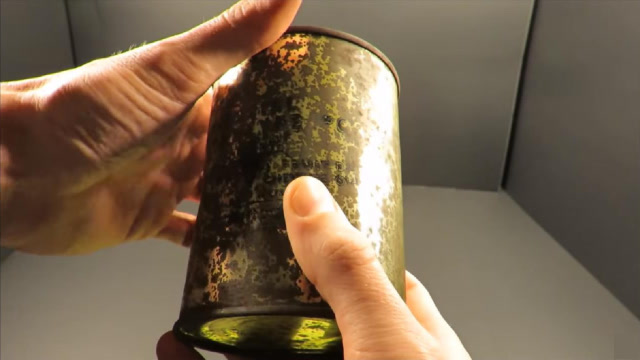 珍藏79年的军用罐头,打开后见证奇迹,隔着屏幕都能闻到味