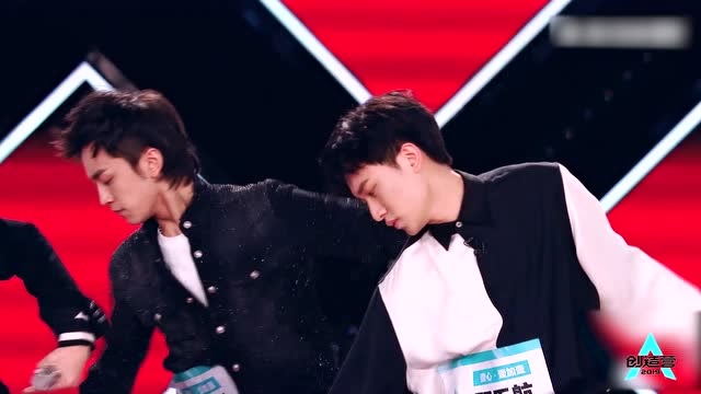创造营2019:牛超团队跳舞感染全场,跳舞好齐哦
