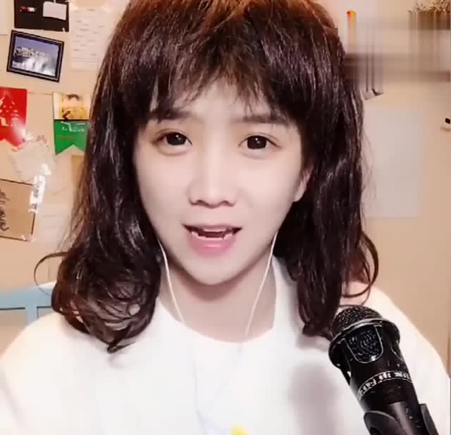 长相奶狗声音狼狗的郭聪明,穿上女装太漂亮了,网友:自叹不如