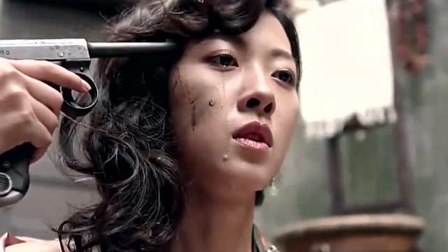 街上可恨的日本鬼子碰到漂亮的花姑娘色心大起就强行糟蹋她