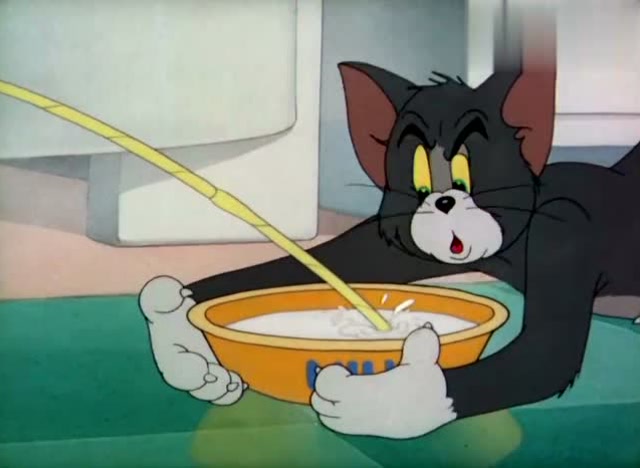 猫和老鼠:杰瑞是老鼠学霸吧,喝不到汤姆的牛奶,他做了个长吸管