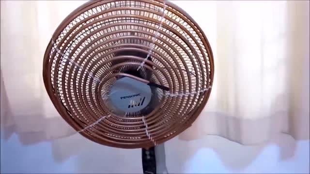 夏天打空调太浪费电,牛人将电风扇这样改,比空调还凉快