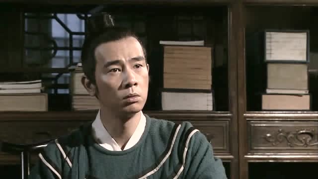 张老头带着乌盆找新县令伸冤,没想到县令真信了,答应为他做主!