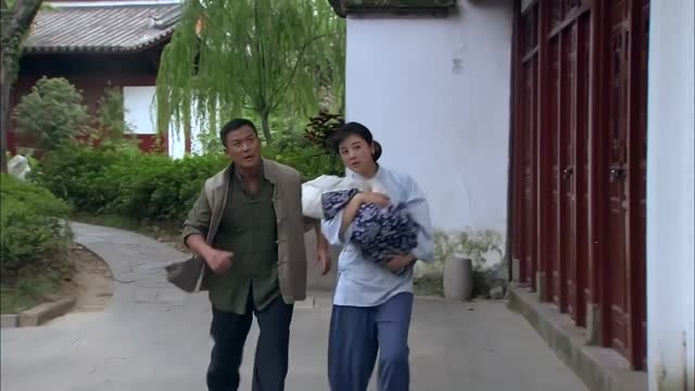 奶奶再爱我一次阿足逛街竟意外发现了这这下好看了