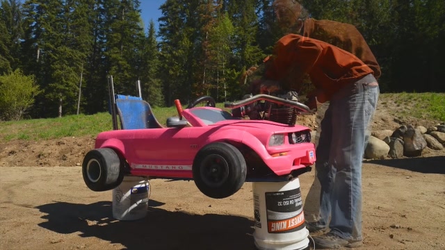 女儿的芭比玩具车,被爆改成涡轮增压作死,油门一踩漂移开始!