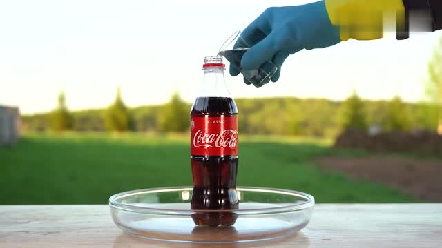 强效硫酸,兑入汽水中,会产生什么效果?